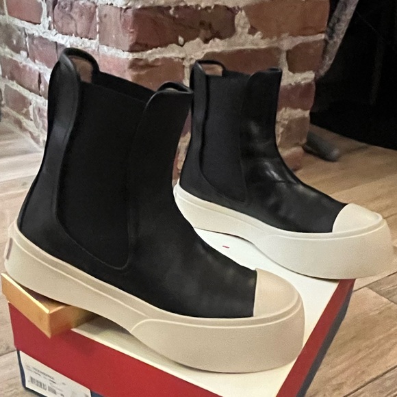 Black Leather Pablo Chelsea Boot - Picture 3 of 10
